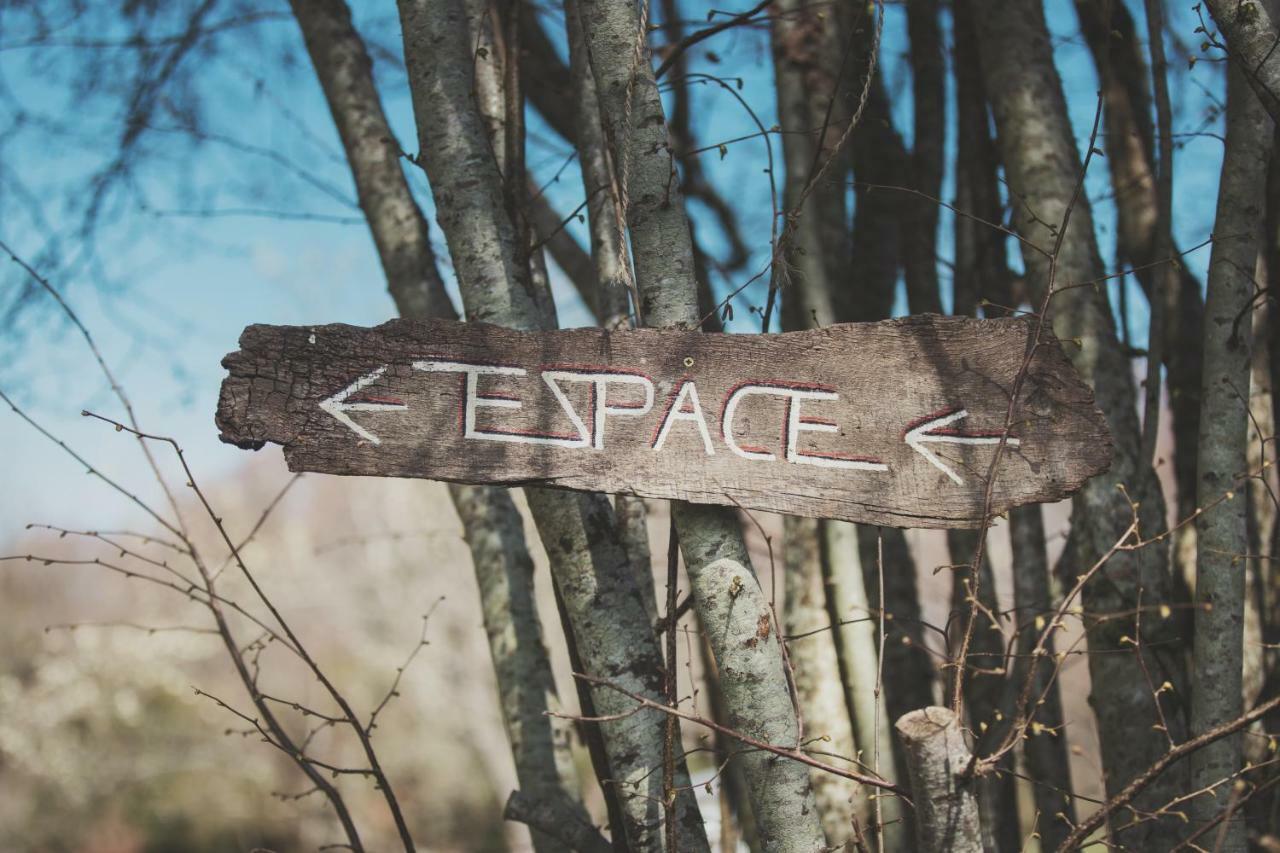 Voyage Spatio-Temporel Poussanges Zewnętrze zdjęcie